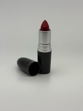 MAC Cosmetics Retro Matte Lipstick B42 Ruby Woo. NWOT